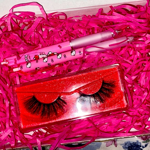 HELLO KITTY PEN AND LASH BUNDLE 💖🎀 - Picture 2 of 2